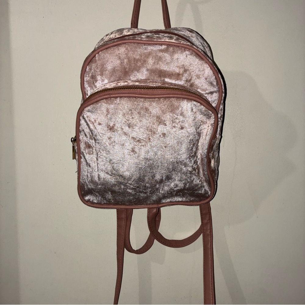 VTG Y2K 90s Mall Rats-Pink Crushed Velvet Soft Backpack With Gold Accents 11”x8”